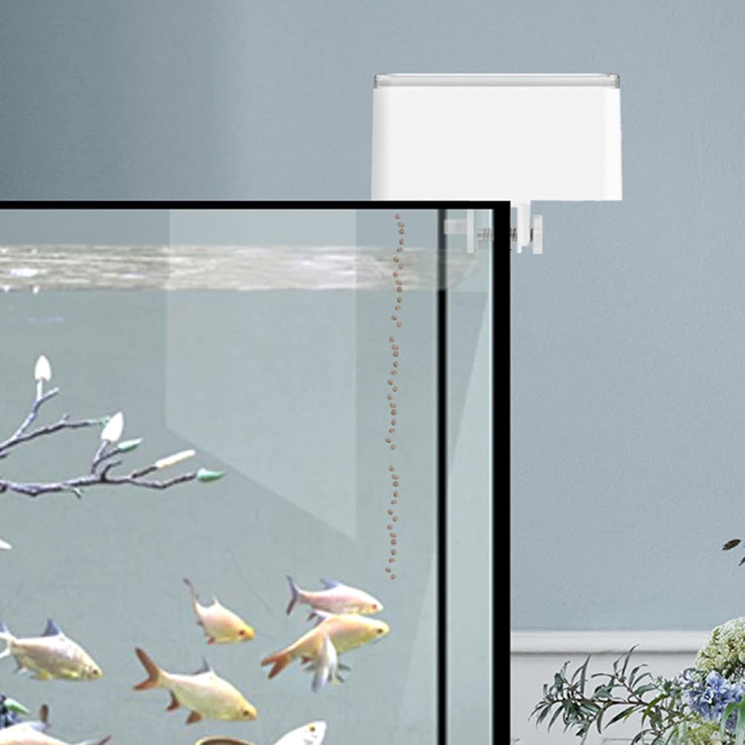 Automatic Fish Feeder, Battery Operated Vacation Aquarium Tank Timer Moisture Proof Auto Feeder with Full Transparent Bait Cover for Small and Medium Sized Aquarium Or Fish Tank