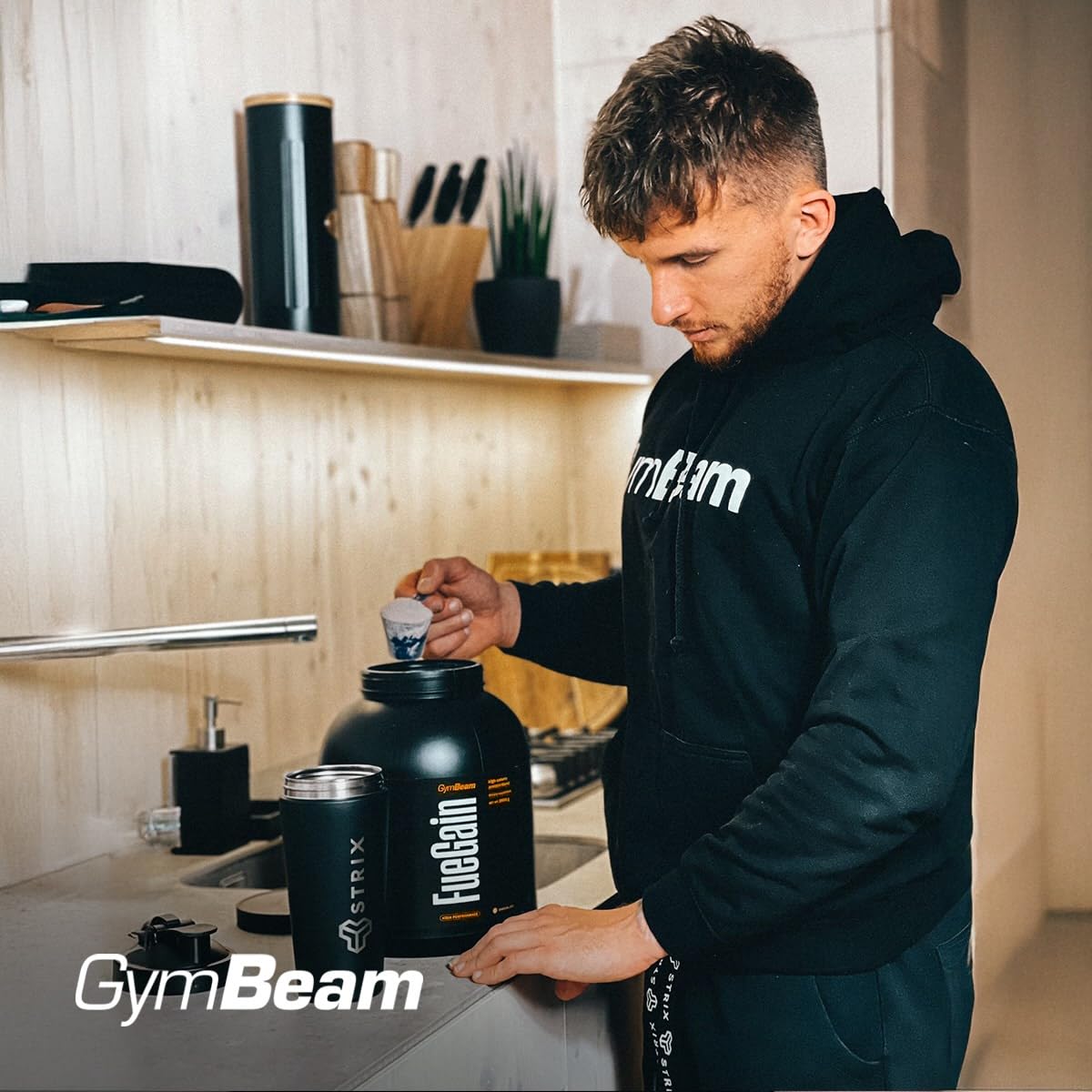 GymBeam FueGain Mass Gainer Protein – Premium All in One Blend für Muskelwachstum und -erhaltung, angereichert mit Kreatin, Glutamin, BCAA und AAKG (2500g, Schokolade)