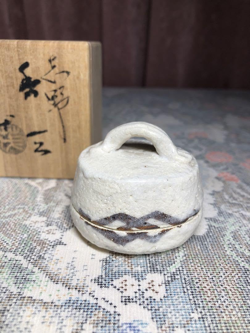 Amazon.co.jp: 織部焼 山口茂作 織部釉 鉄絵 香合 共箱 茶道具 茶器