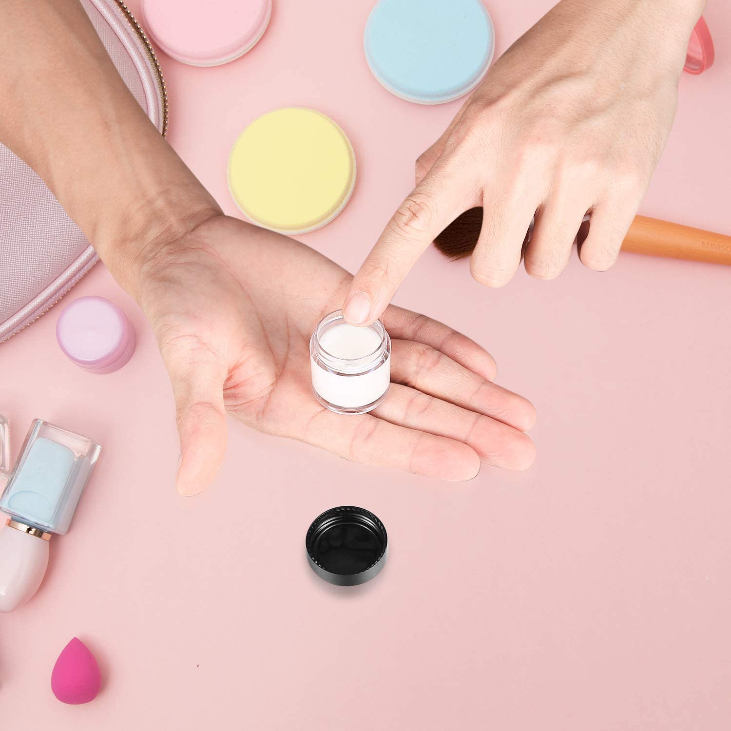 30 Pièces Pots Vide Cosmétiques, 10g Petite Recipient Contenant Cosmétique Plastique Transparente de Voyage avec Couvercle pour Bougie Echantillon, avec 3 Spatule