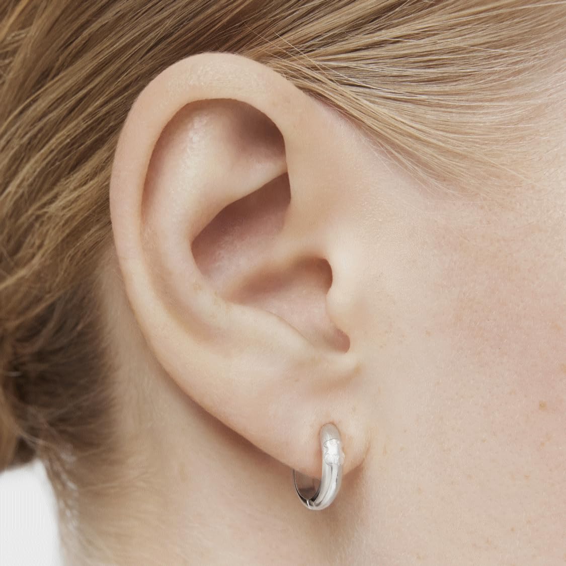 TOUS Pendientes de Aro de Plata de Primera Ley para Mujer y Cierre Criolla de 3mm de Grosor y 1 cm de Diametro, Motivo de Oso, Versátiles y Atemporales, Colección Basics