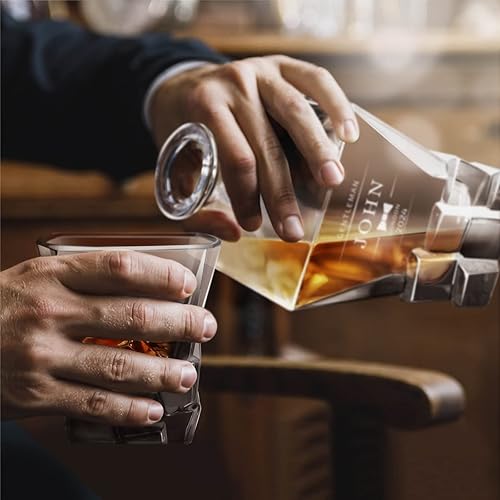 Miniatura 2 de Maverton Decantador de whisky personalizado y 6 vasos para hombre - Elegante juego de whisky con grabado - Modelo de cubitos de hielo - Artículos de
