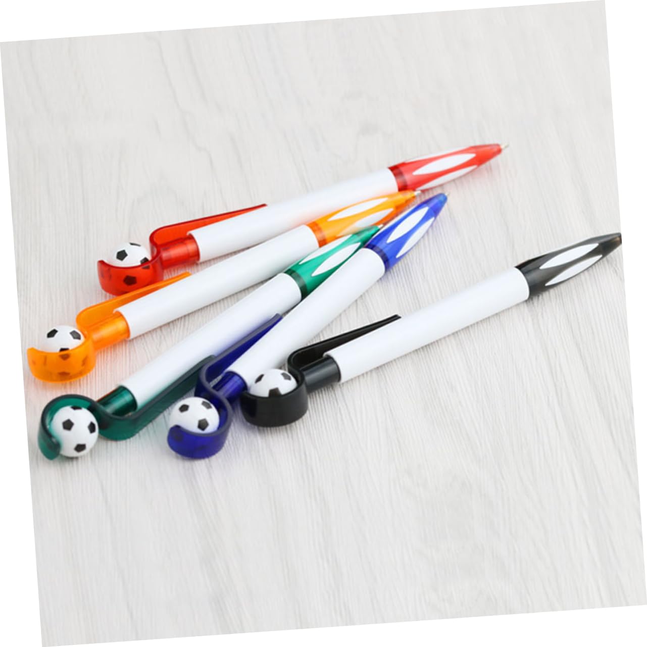 Housoutil 40 Pezzi Penne Retrattili con Design Calcio Colori Misti Blu Nero Arancione Cancelleria per Studenti e Ufficio Scrittura e Clip Portatile Regalo Gadget per Feste Calcio e Scuola