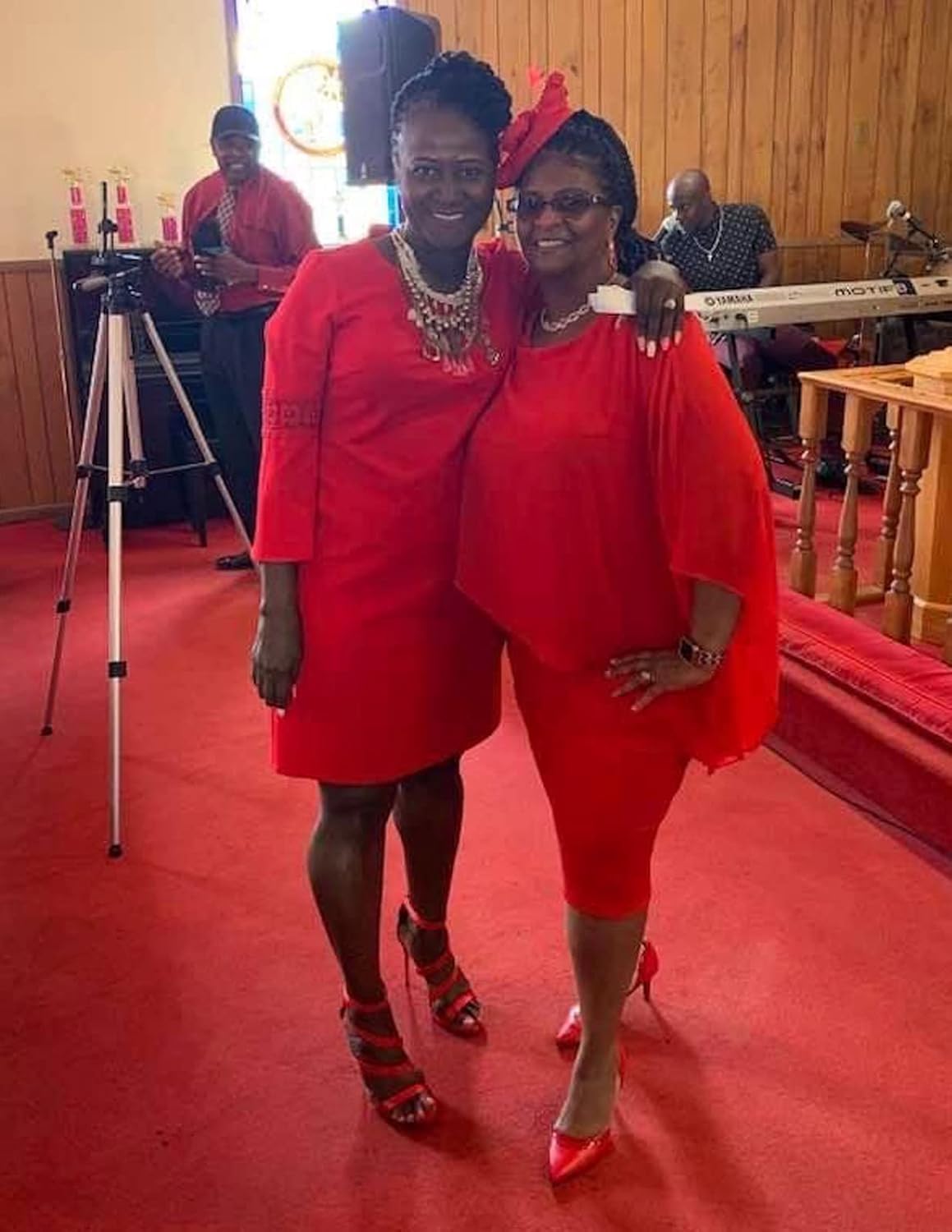 Hanna Nikole Women's Sleeveless Cape Dress with Chiffon Overlay Sequin Bodycon Pencil Dress - Image 4