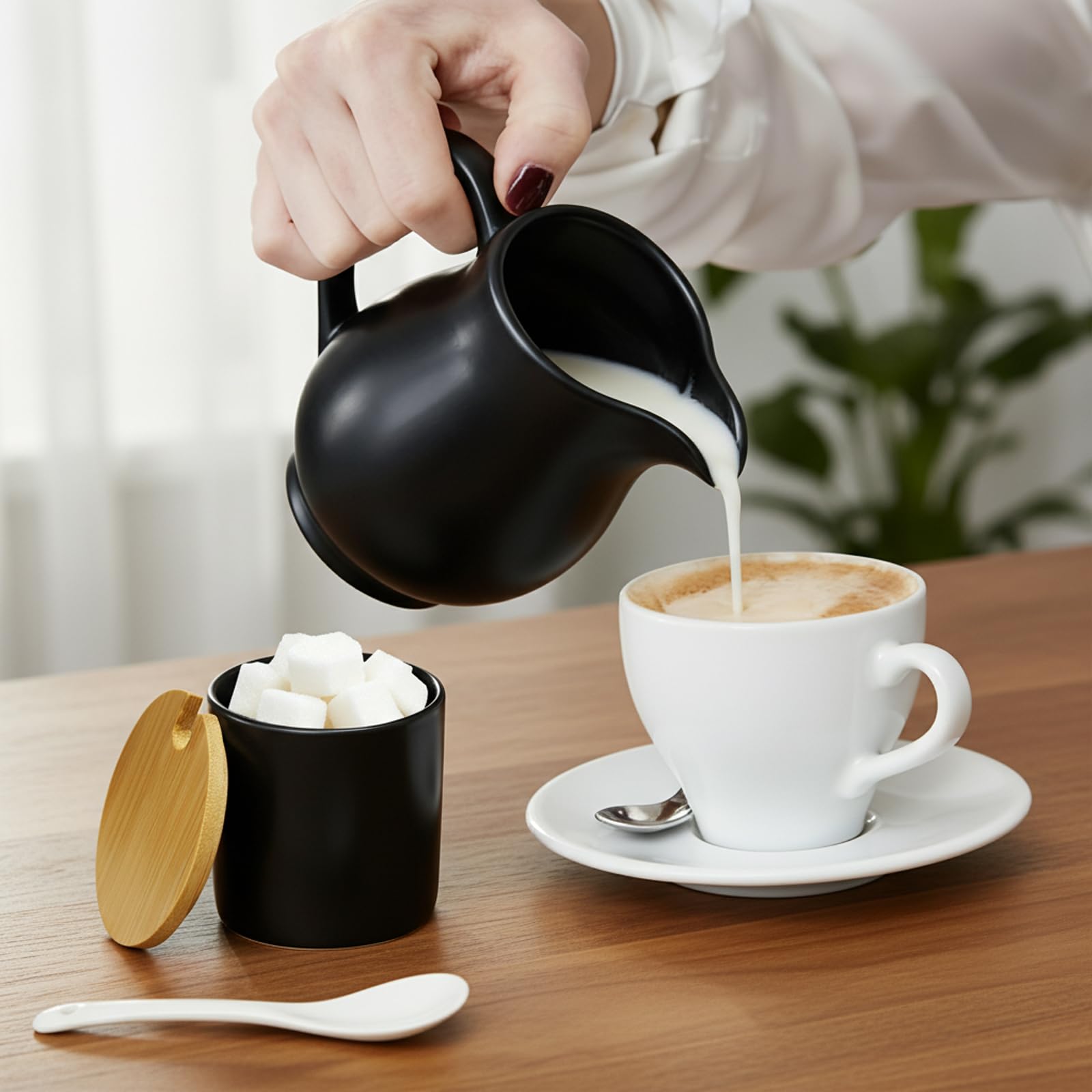 Juego de leche y azúcar con tapa y cuchara, jarra de leche de cerámica y azucarero con bandeja de madera, juego de azúcar para café, jarra de leche, apta para microondas y lavavajillas