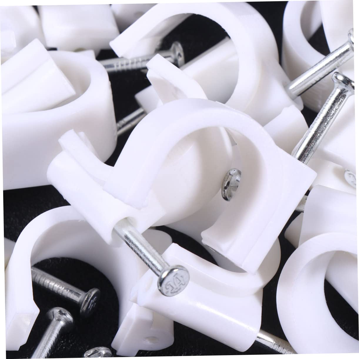 NUOBESTY Lot de 100 Clips de Câble en Pvc Blanc, Clous en Acier, Fixation Murale pour Tubes Cuivre, Installation Facile pour Câblage Intérieur