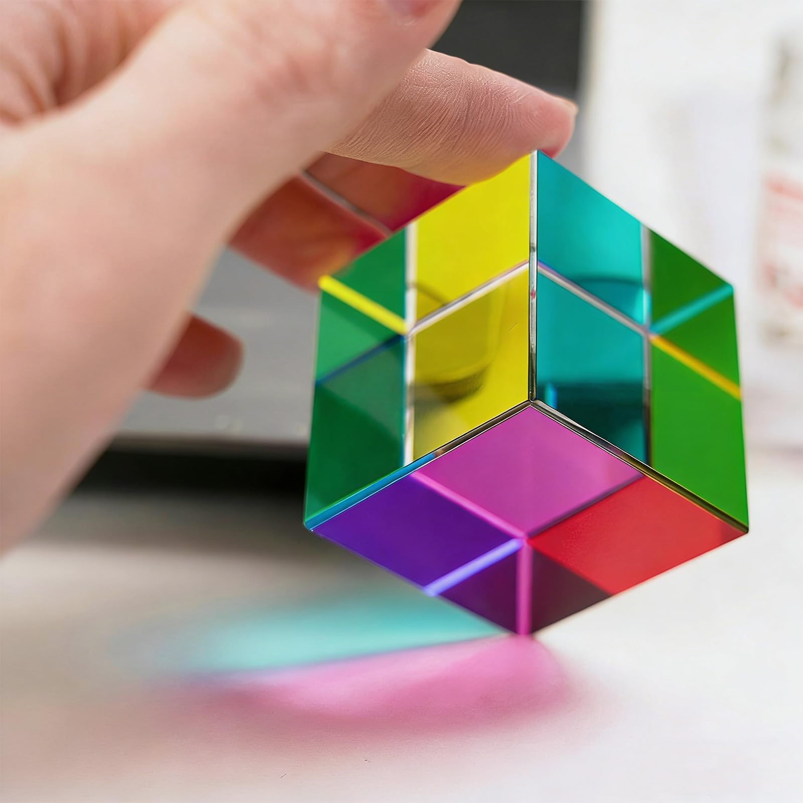CMY Cube in Acrilico (60mm), Prisma Ottico per Mescolanza Colori, Physics Gadget e Oggetto da Scrivania, Giocattolo Scientifico STEM e Regalo Creativo