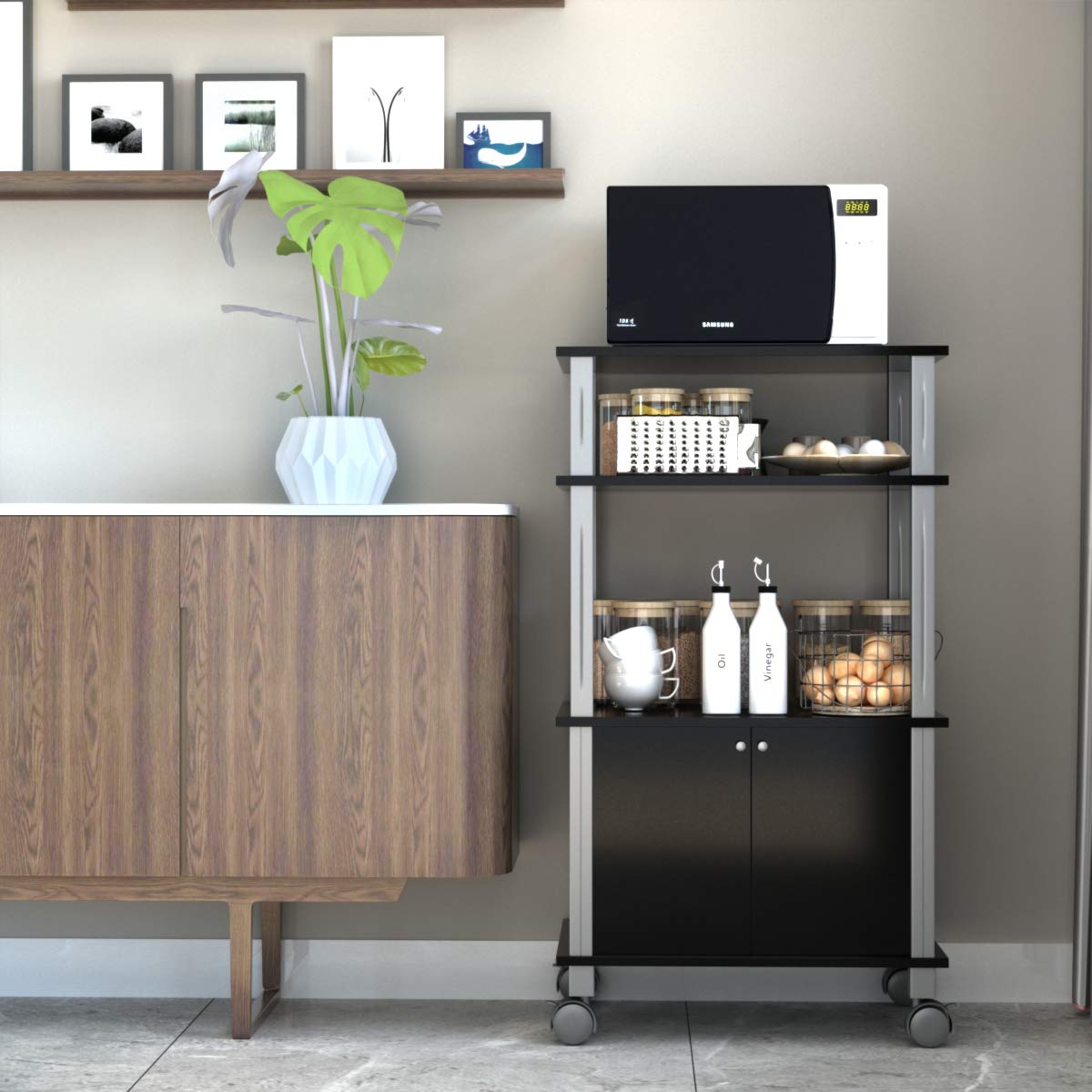 GIANTEX Carrello da Cucina per Microonde a Rotelle, 3 Ripiani Portaoggetti e Armadio con Ante, 4 Ruote di cui 2 con Freno, Dimensioni 60 x 40 x 98 cm(Nero)
