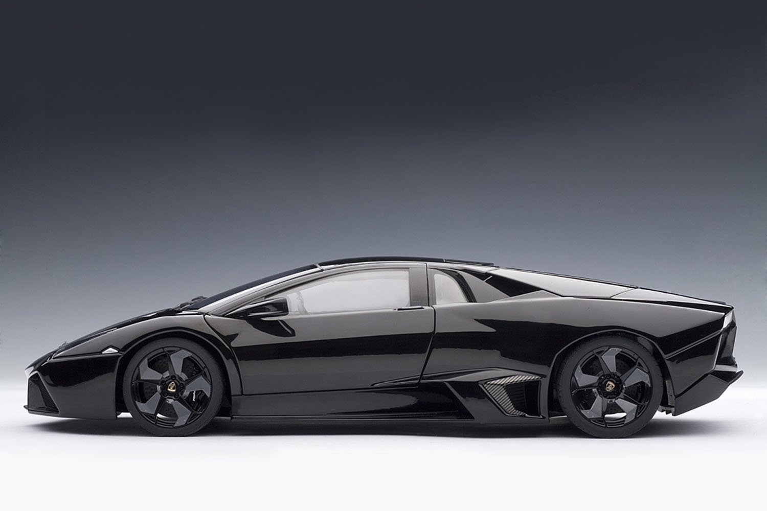 AUTOart Lamborghini Reventon Black 1:18 Scale Diecast Model Car