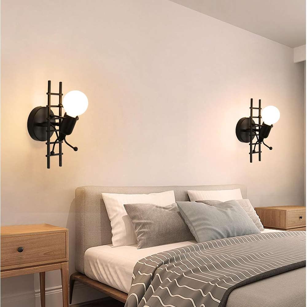 Vetrineinrete® Applique da parete decorativo a forma di omino sulla scala lampada da muro in metallo attacco E27 arredo casa soggiorno (Nero)