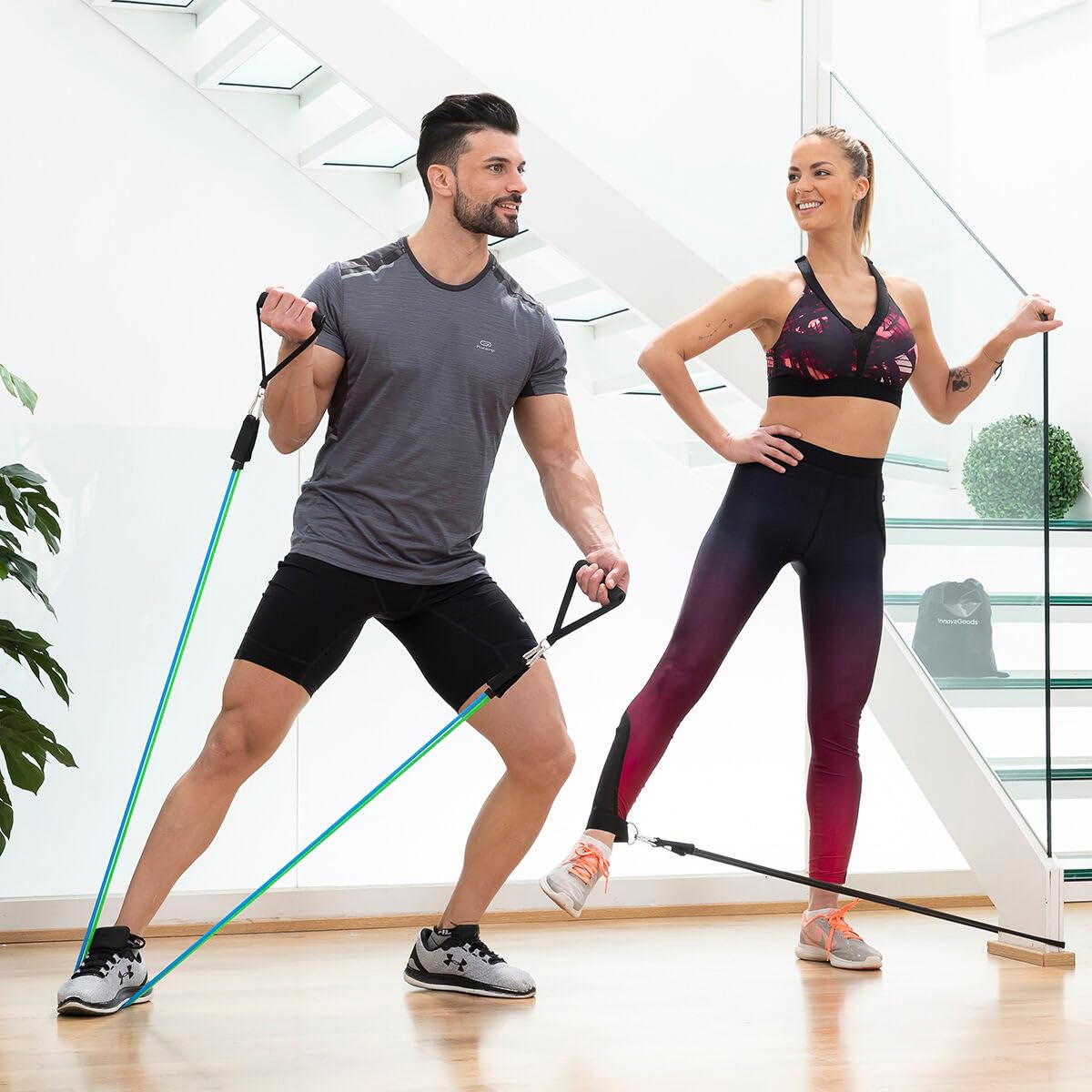 InnovaGoods - 3er Pack Verstellbare Stretchbänder mit Übungsleitfaden, Schaumstoffgriffe, Metallkarabiner, Vielseitig für Fitnessübungen, Mehrfarbig, Einheitsgröße, Verbundwerkstoff