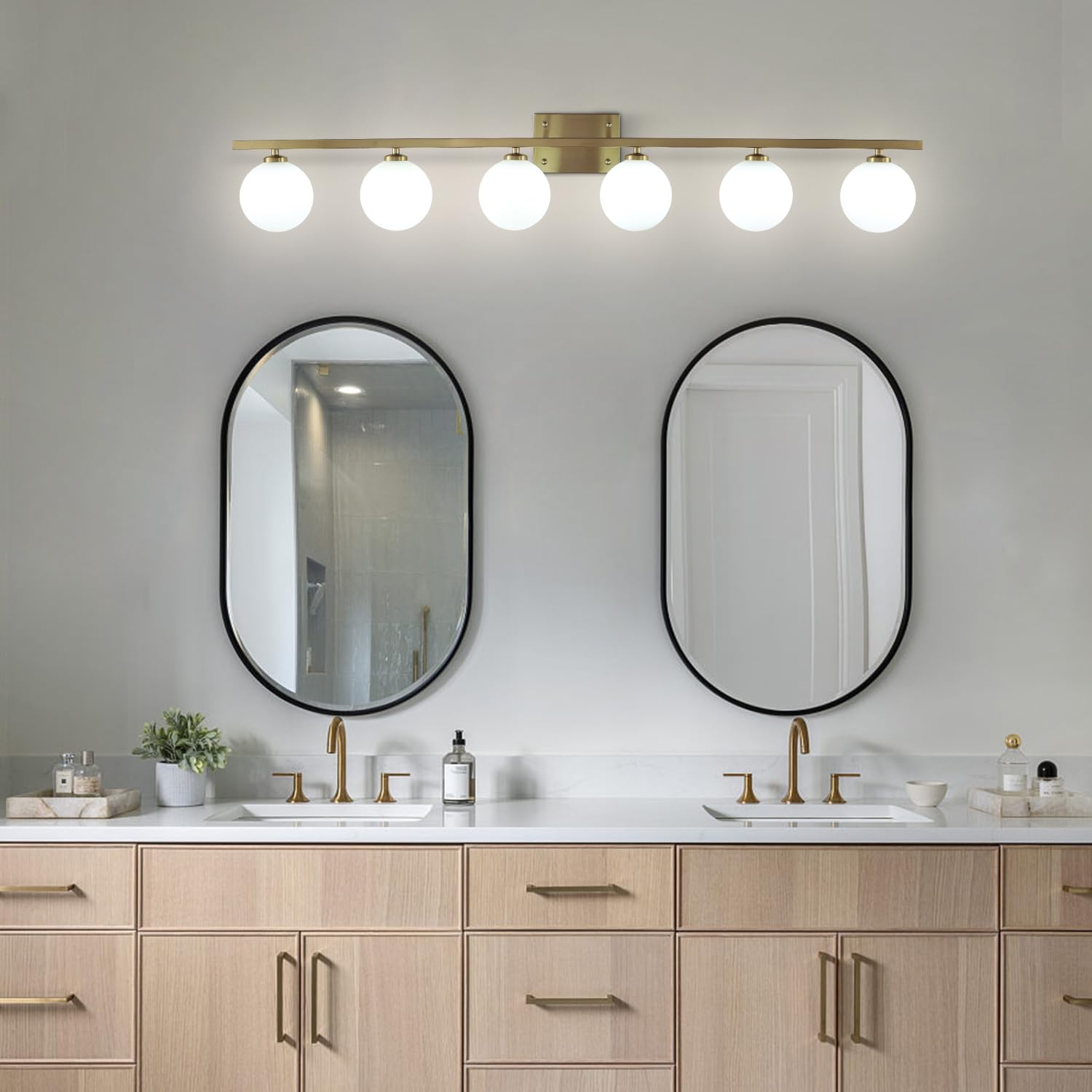 KCO Lighting Mid Century Moderne Badezimmer-Waschtischleuchte, goldfarben, Badezimmer-Beleuchtung, über Spiegel, 6 Lichter, Milchglas, lange Waschtischleuchten, Messingleuchten, Wandbeleuchtung