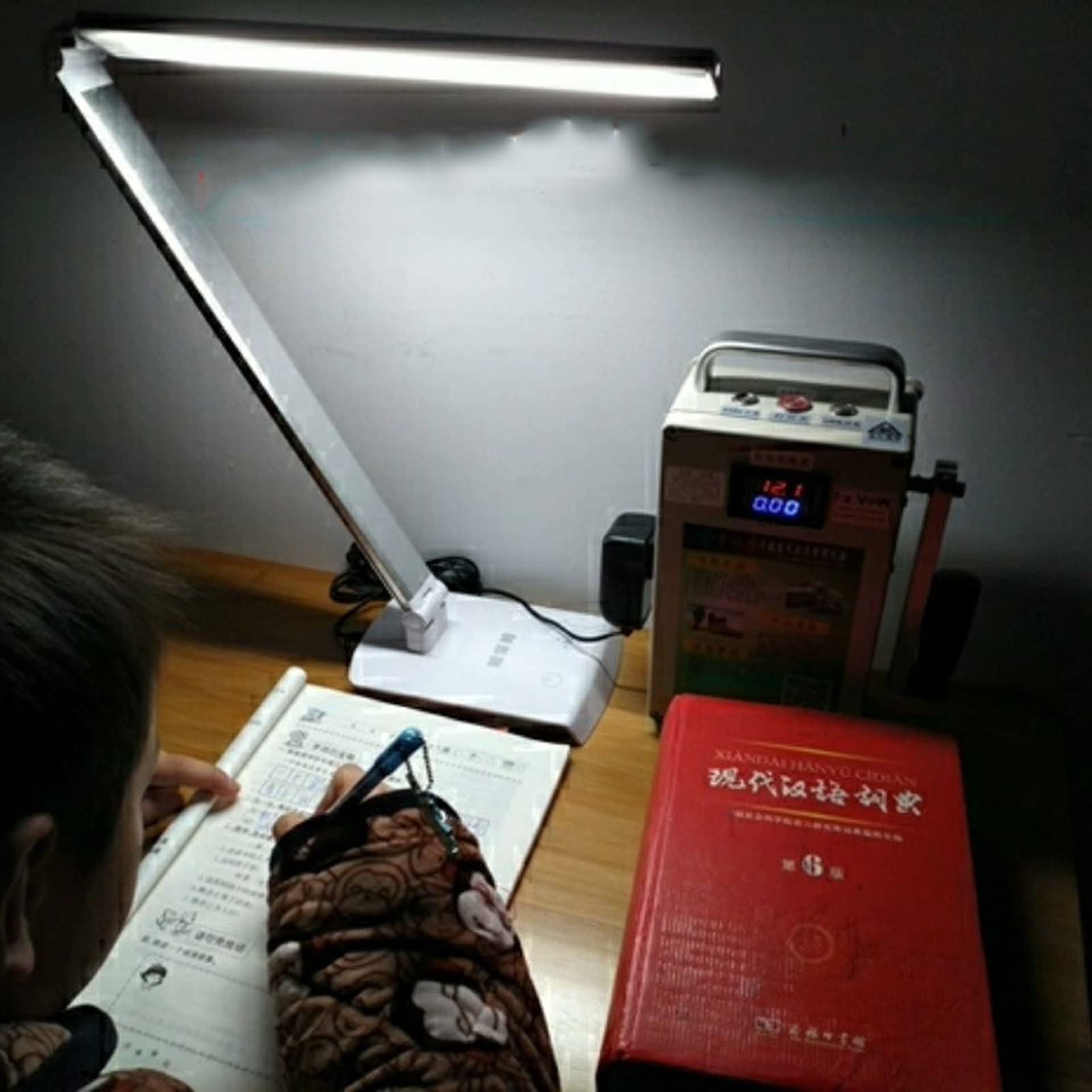 Przenośny ręczny generator korbowy o mocy wyjściowej 20 W AC 220 V/30 W DC do zasilania na zewnątrz i w sytuacjach awaryjnych – zewnętrzna stacja sieciowa