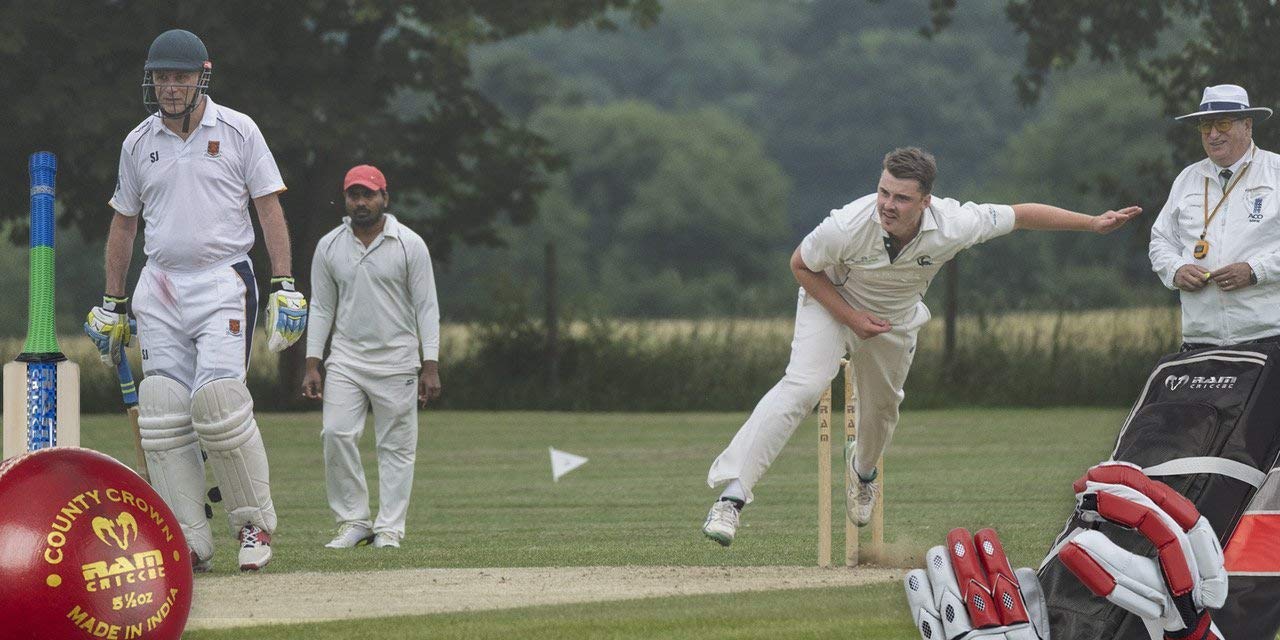 Wooden Cricket Set - A fantastic entry level cricket set that includes a size 5 wooden cricket bat, a full size rubber cricket ball, 4 wooden stumps and a wooden bail. All in a nylon storage bag.
