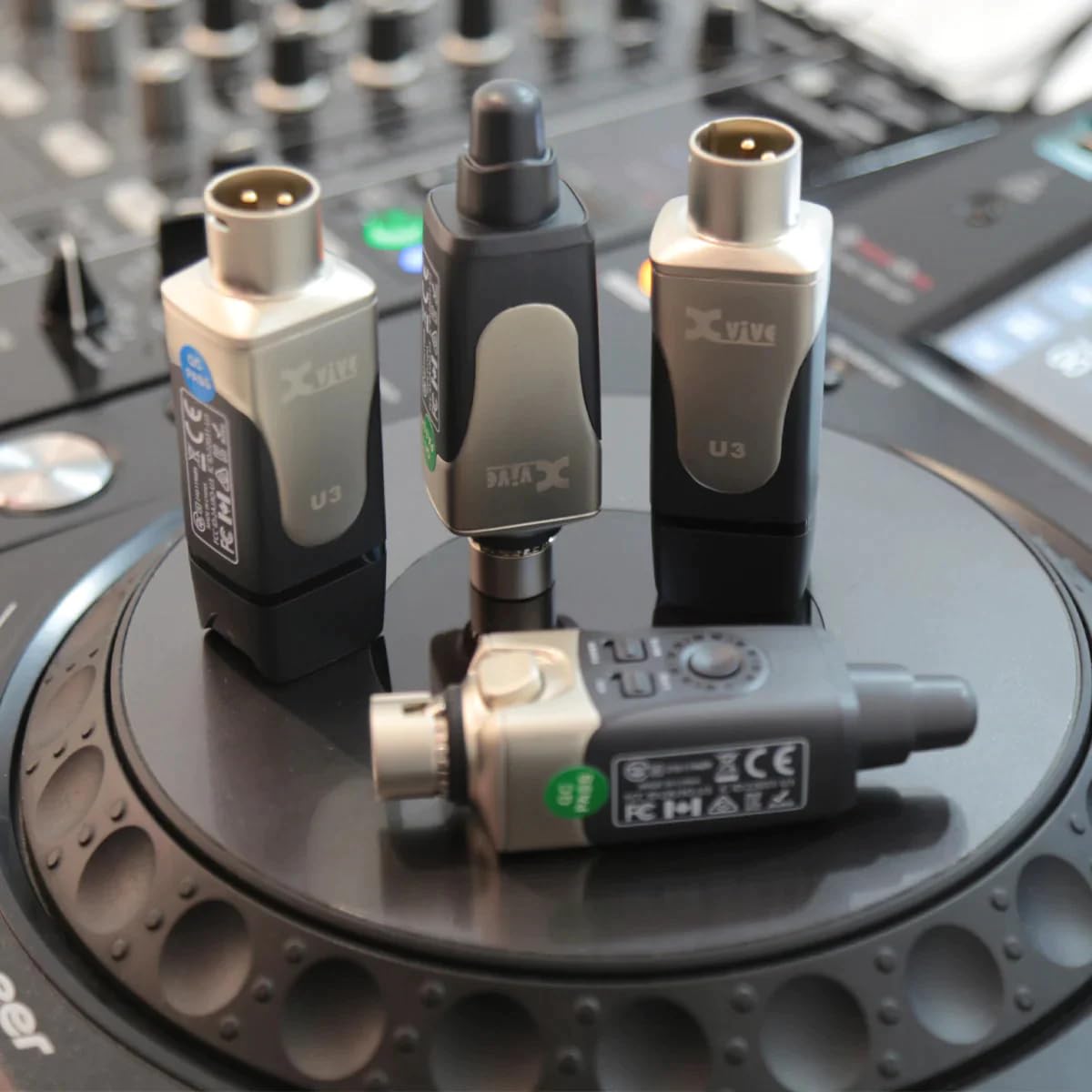 XVIVE U3D - Sistema di Collegamento per Microfono Wireless, Include 2 Trasmettitori e 2 Ricevitori per Connessione Stereowireless tra Mixer Audio e Speaker, Banda di Frequenza 2,4GHz, Copertura 20m