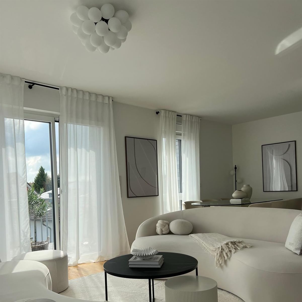 Qazqa - Design Art-Deco-Deckenleuchte I Deckenlampe I Lampe I Leuchte schwarz mit Opalglas 6-flammig - Uvas I Wohnzimmer I Schlafzimmer - Kugel I Kugelförmig - LED geeignet G9