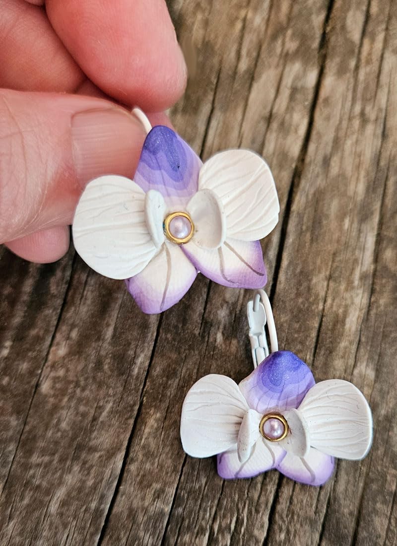 Pendientes Orquidea pequeños de arcilla polimerica, hechos a mano, Pieza unica