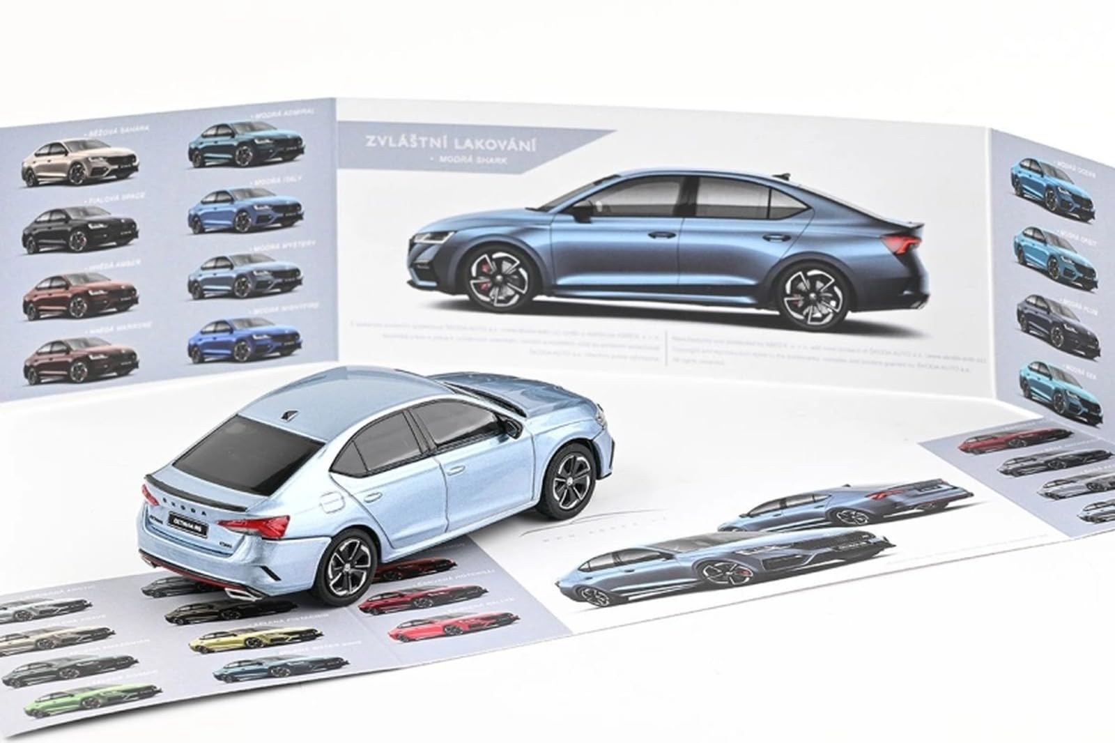 Skoda Octavia IV RS (2020) 1:43 Diecast metalowy model samochodu, wierny model kolekcjonerski i samochód zabawkowy dla dzieci i dorosłych, miniaturowy pojazd jako prezent – niebieski rekin