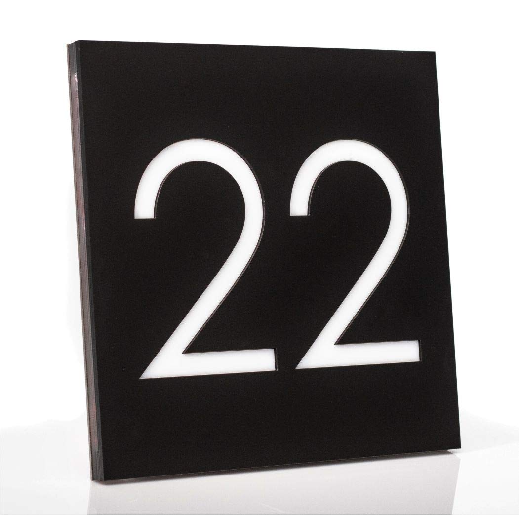 Beleuchtete Hausnummer mit LED Ultraflach | Hausnummernschild Schwarz satiniert/matt | Designer Hausnummern mit Zahlen Ziffern & Zusätze 22x22cm