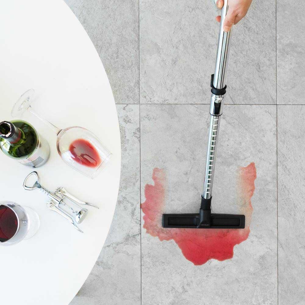 Man using Cecotec Conga Rockstar as a blower to clear debris