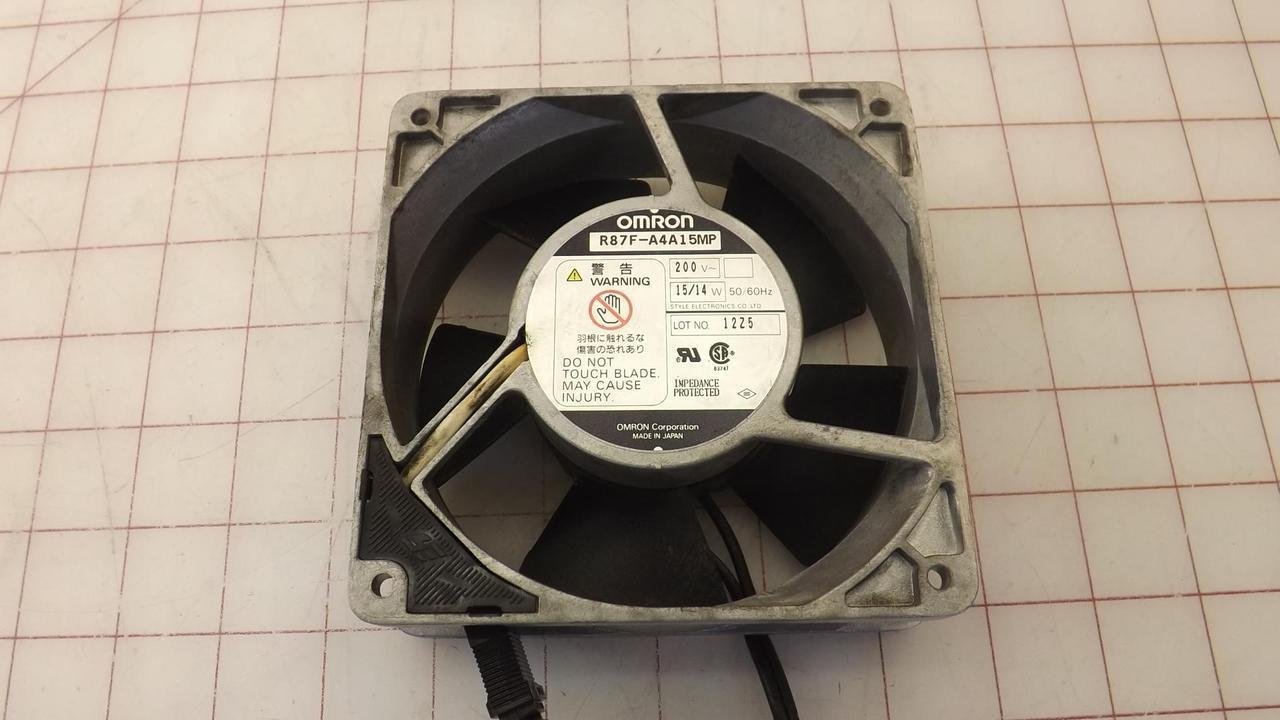 R87F-A4A15MP, AC Fan Axial Ball Bearing 200V 77.69CFM/88.29CFM 39dB/42dB 119.5 X 119.5 X 38mm Long Life/Low Noise