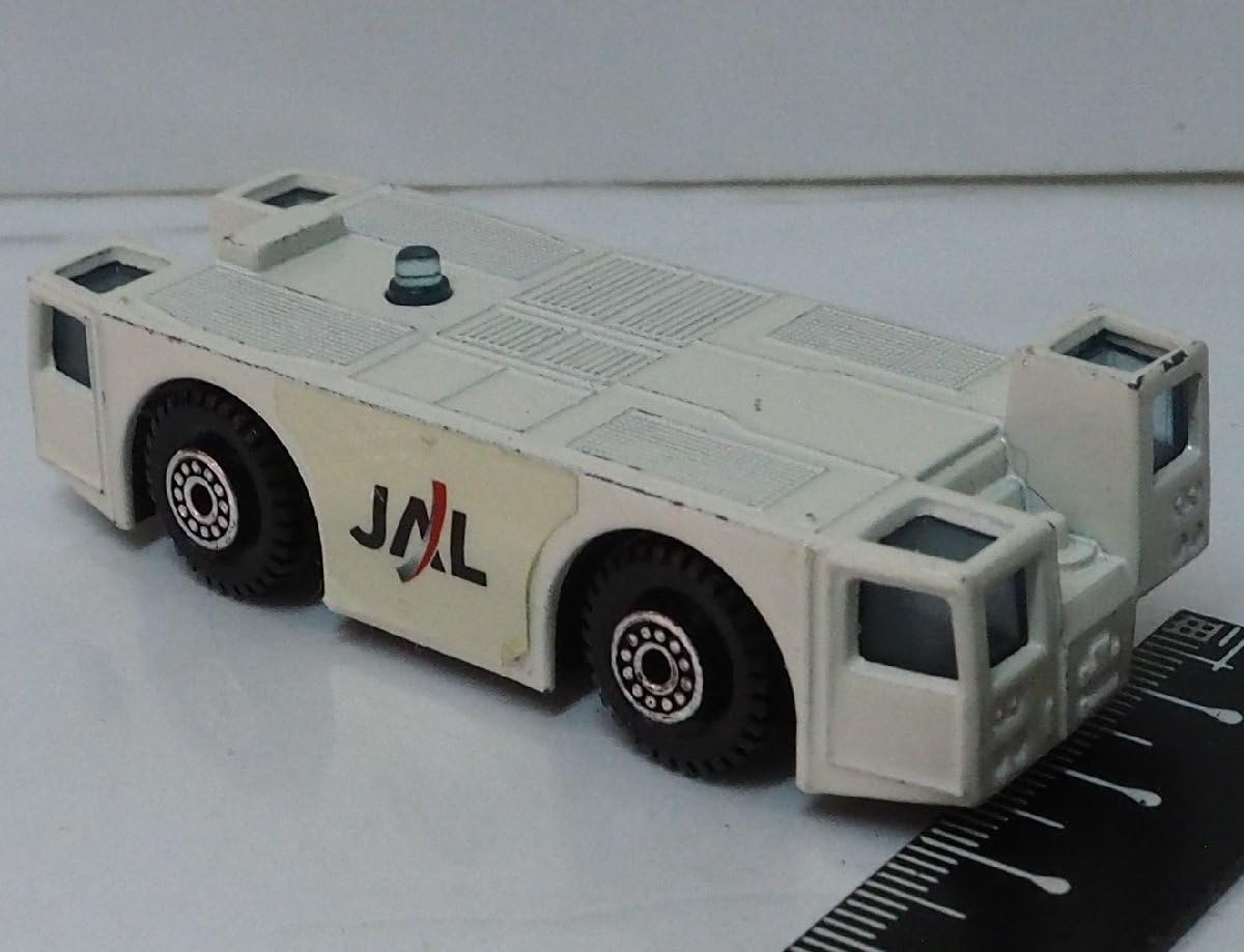 【新品】1:200 全日空 日本航空　コマツ トーイングトラクター 牽引車 Amazon.co.jp: 1:200 全日空 日本航空 コマツ トーイング