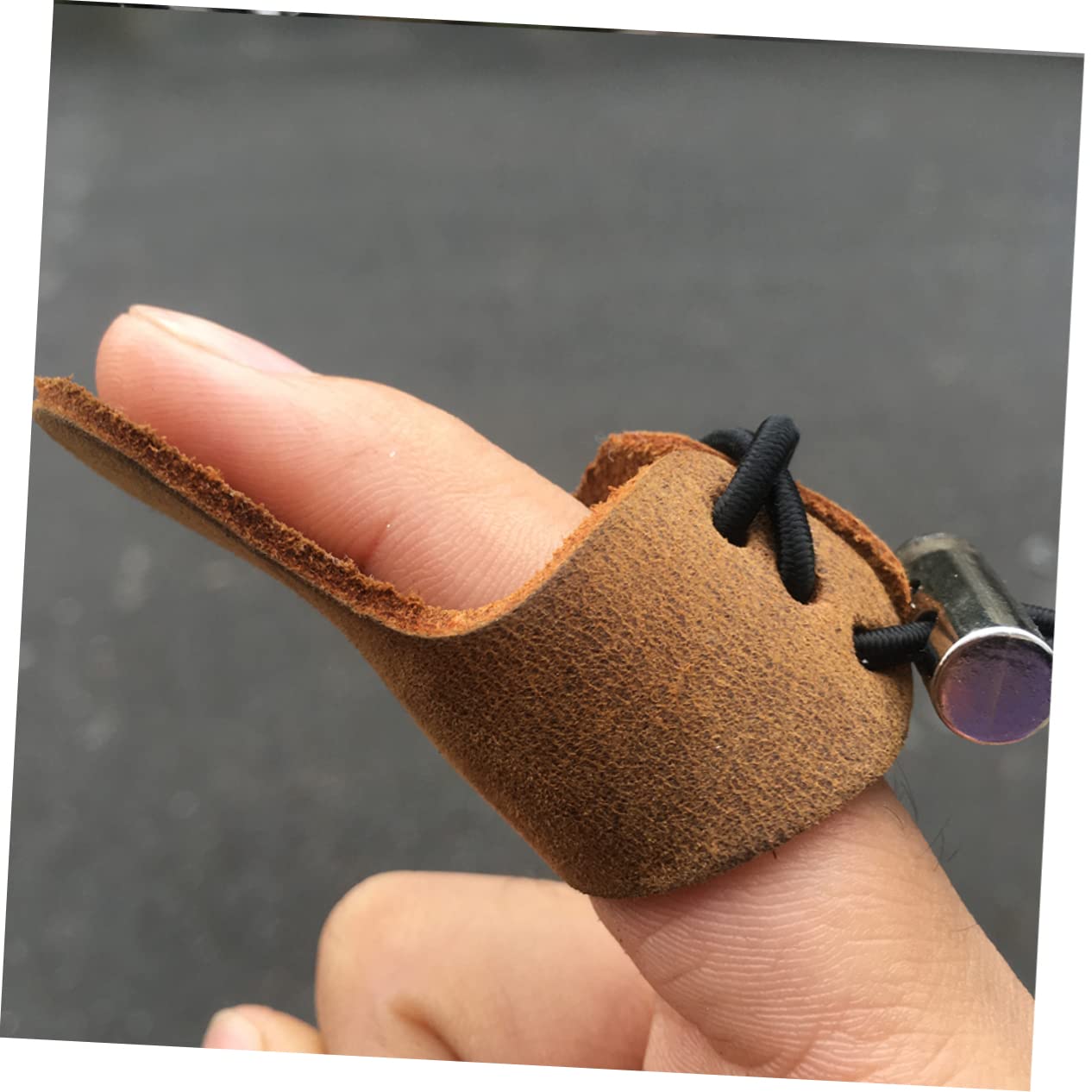 FOMIYES Glove Adjustable Buckle Finger Protector for Comfortable and Tear-Resistant Cowhide Finger Cover