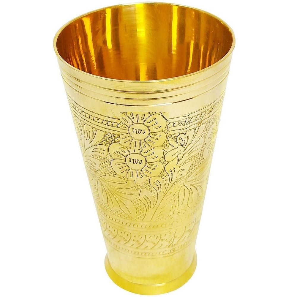Verre à eau en laiton BRACOP : l'art de la table artisanal et élégant