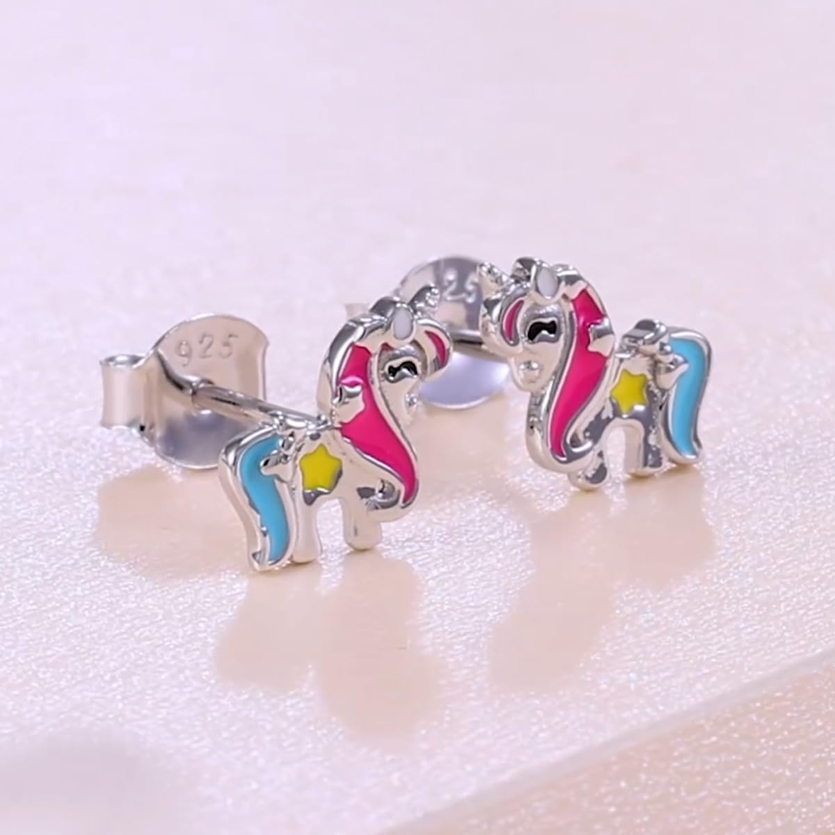 PAVELS Einhorn Schmuckset für Mädchen - Ohrstecker und Kette aus echtem 925 Silber - Magischer Kinderschmuck für besondere Anlässe - Perfekte Geschenkidee für junge Schmuckliebhaberinnen