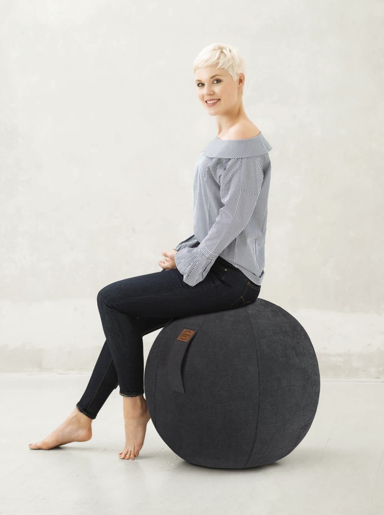Sitting Ball Sitzball/Gymnastikball ALFA mit Velours-Bezug in schwarz