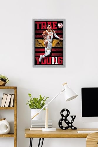 Vista 90 de Trends International NBA Atlanta Hawks - Póster de pared de Trae Young 20, 34 pulgadas de largo x 22.4 pulgadas, versión enmarcada en negro Versión