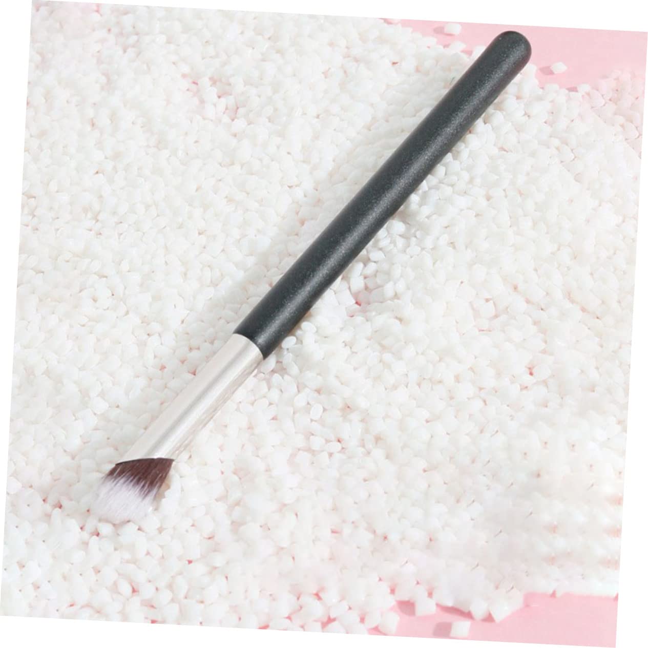 BELLIFFY Angled Concealer Brush for Under Eye Makeup Ergonomic Design for Powder Liquid Application Portable for for Blemishes Dark Circles Present for Makeup Lovers