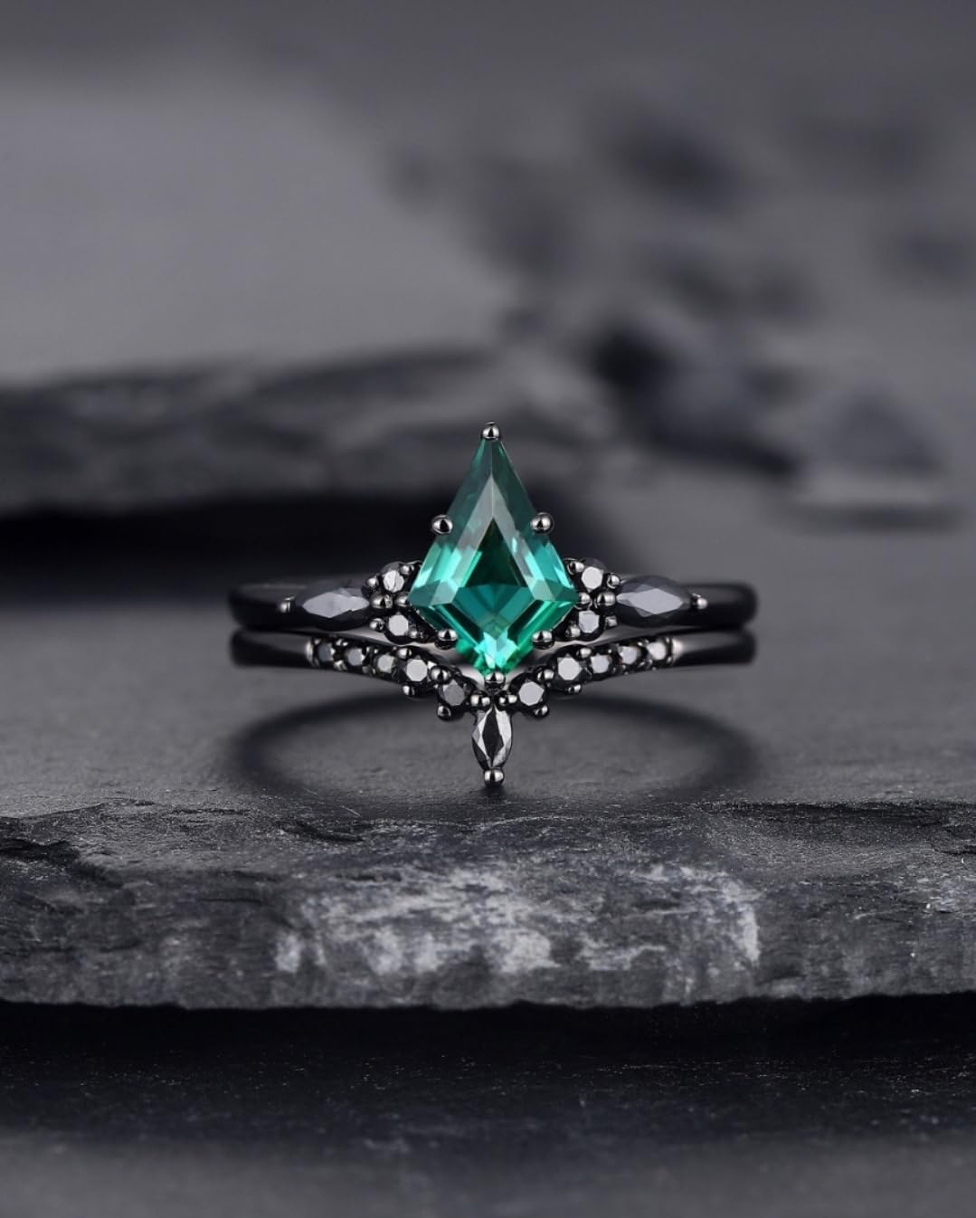 Black Gold Kite Shape Emerald Engagement Ring Set, Unique Black Promise Ring, Black Wedding Ring Set, Gothic Black Bridal Set for Women