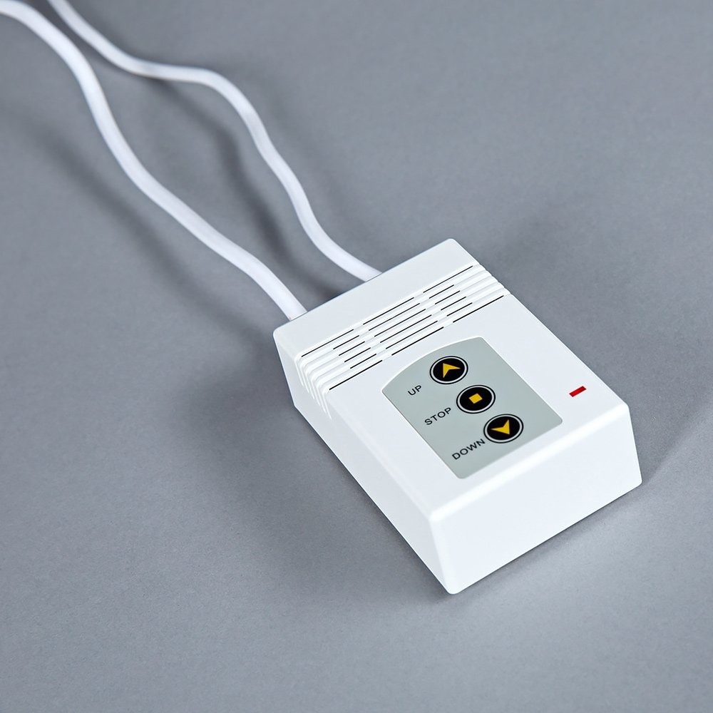 Melko Leinwand Beamer elektrisch mit Fernbedienung 300x229 cm 145 Zoll | Vinyl-Tuch 500 g/m² mit lichtundurchlässiger Rückseite, scharfe Bilder bei Tageslicht, Gain 1,0, nur 11,8 kg, arretierbar