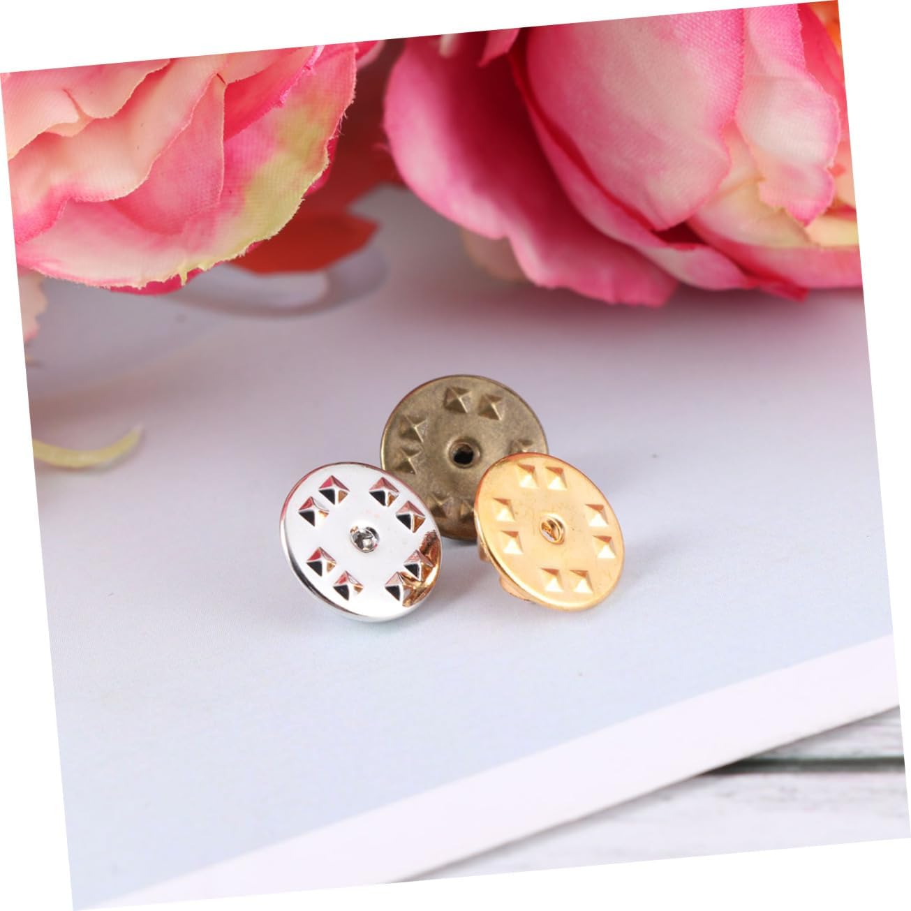 Didiseaon 150 Set Copper Brooch Pin Backs and Hat Accessories Sturdy Clutch Pin Caps for Uniforms Crafts and Jewelry Making Comfortable Fit Badge Clasps