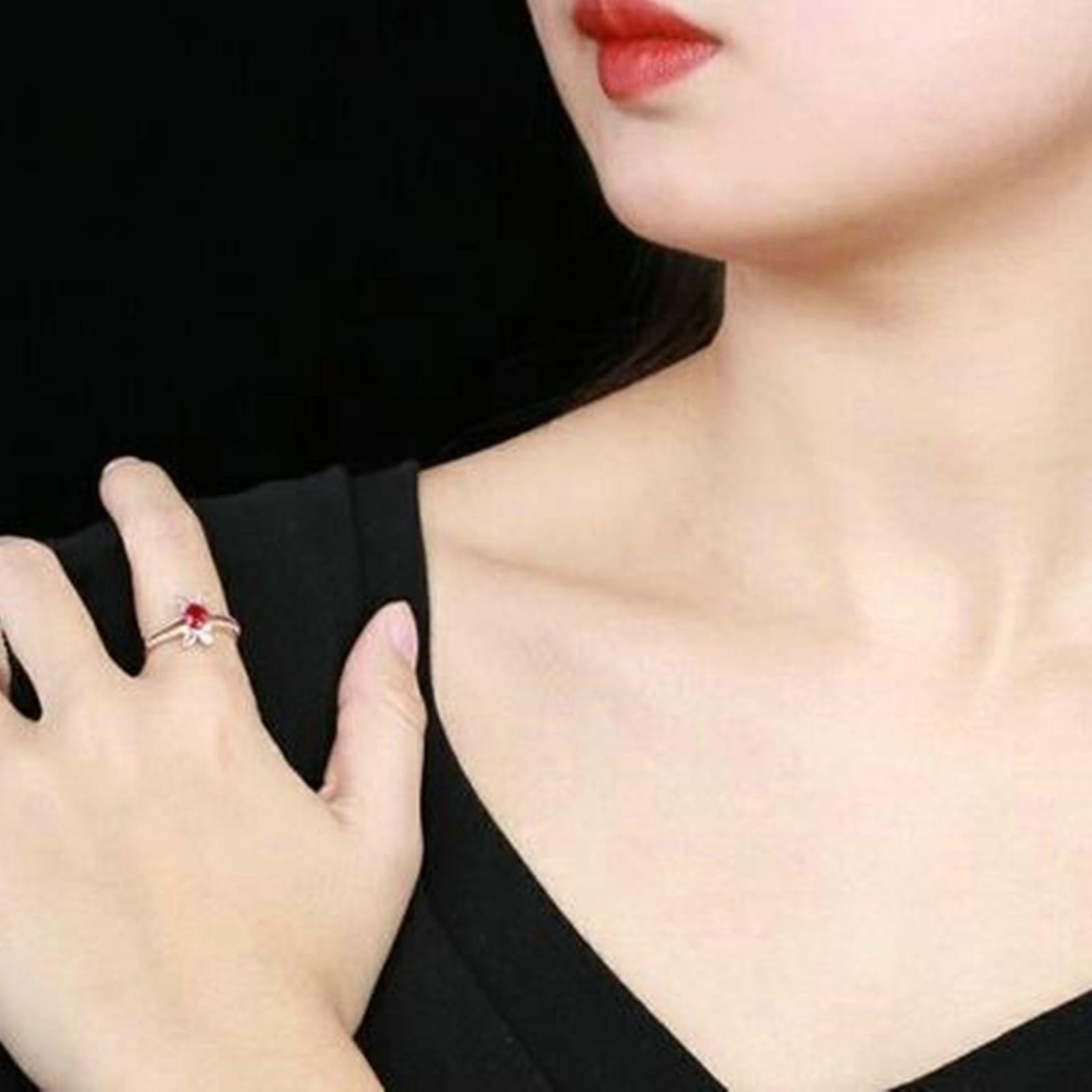 Anillos de compromiso de oro rosa de 9 quilates para mujer, anillo de boda para mujer, diseño hueco, ovalado de 4 puntas, rubí rojo creado en laboratorio de 0,57 quilates, anillo de moissanita