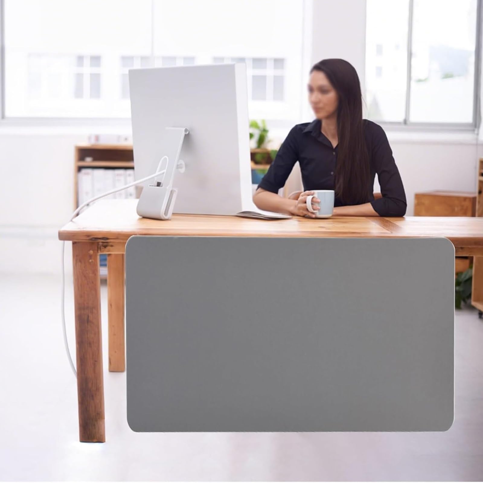 Pannello privacy da scrivania per ufficio, divisorio commerciale sotto la scrivania, pannello modestia per postazioni di lavoro seduti in piedi