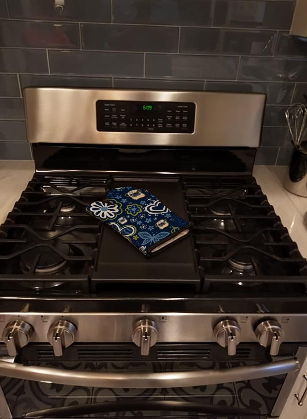 Caroline's Treasures BB5113OVMT Blue Flowers Fawn Pug Oven Mitt Heat Resistant Thick Oven Mitt for Hot Pans and Oven, Kitchen Mitt Protect Hands, Cooking Baking Glove