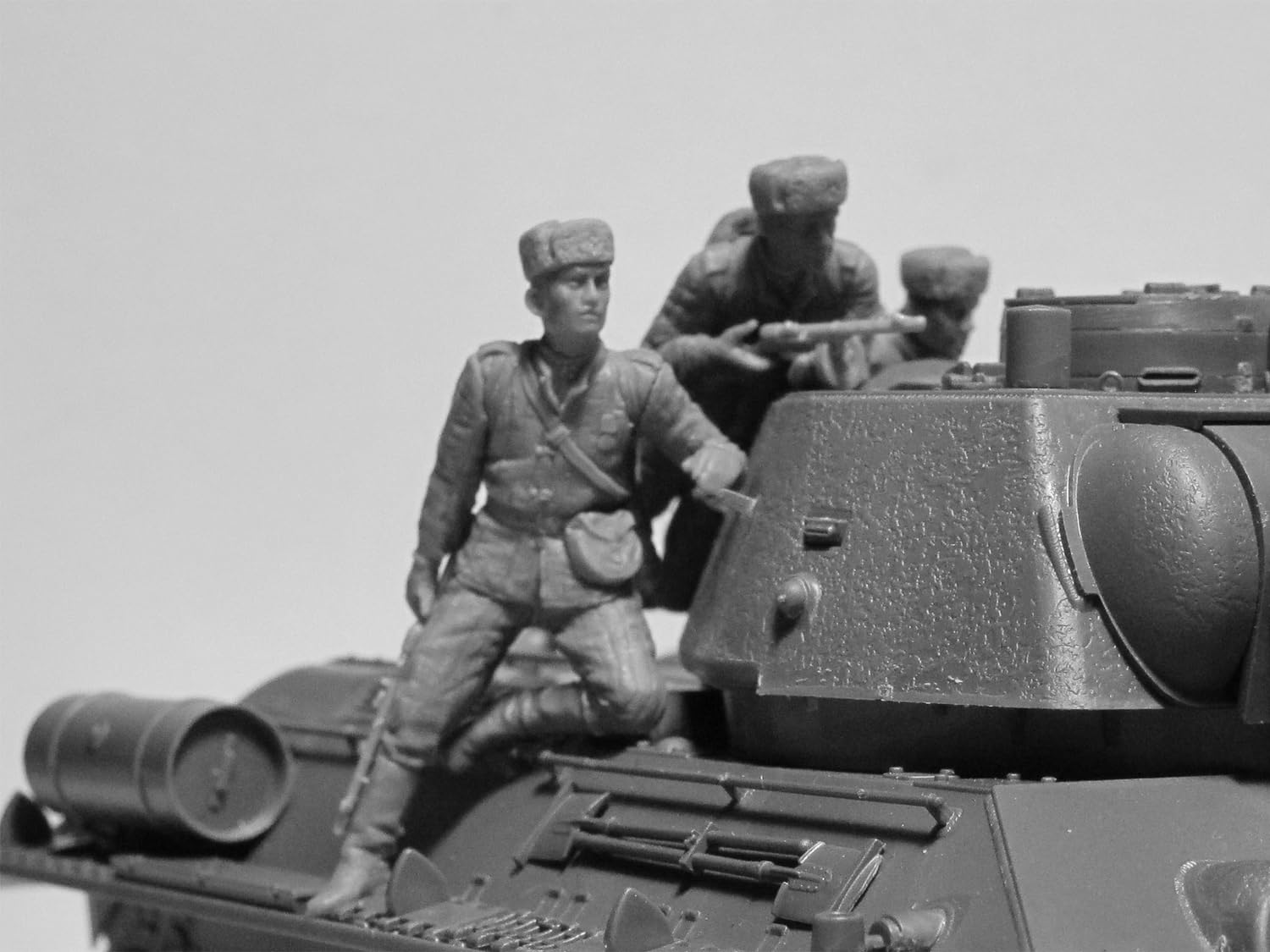 Amazon | ICM 1/35 ソビエト陸軍 戦車搭乗兵 1943-1945 プラモデル