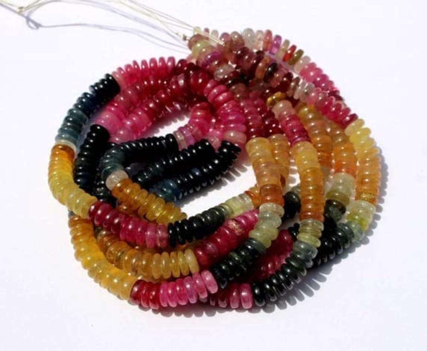 Saphir multicolore naturel LKBEADS en perles de 7-8mm pour sublimer vos tenues d'été