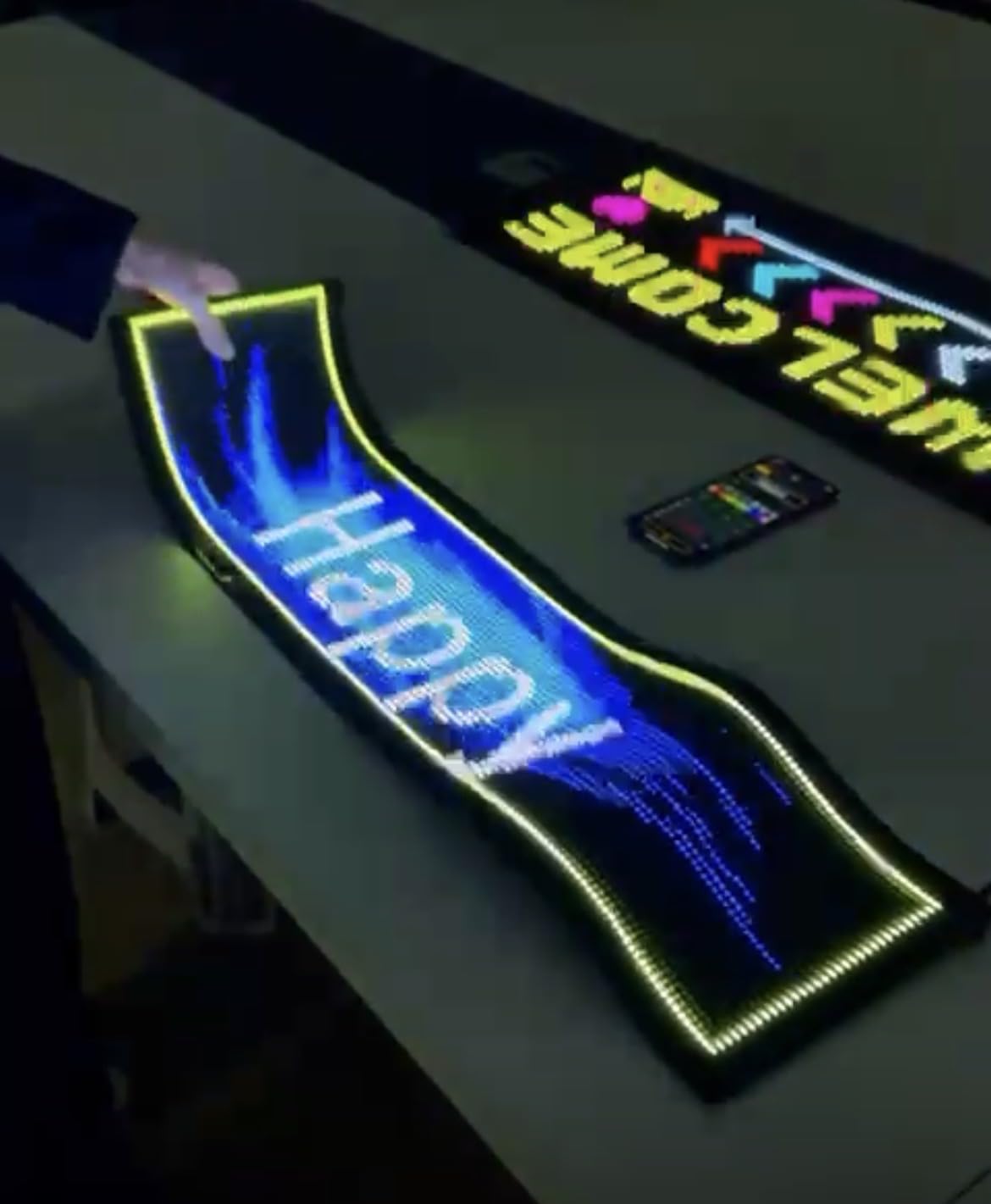 Genérico Pantalla Display LED RGB Flexible Programable, Textos Personalizables con App Bluetooth. (20 x 33 cm) Muestra Mensajes, Publicidad en Tiendas, comercios y escaparates