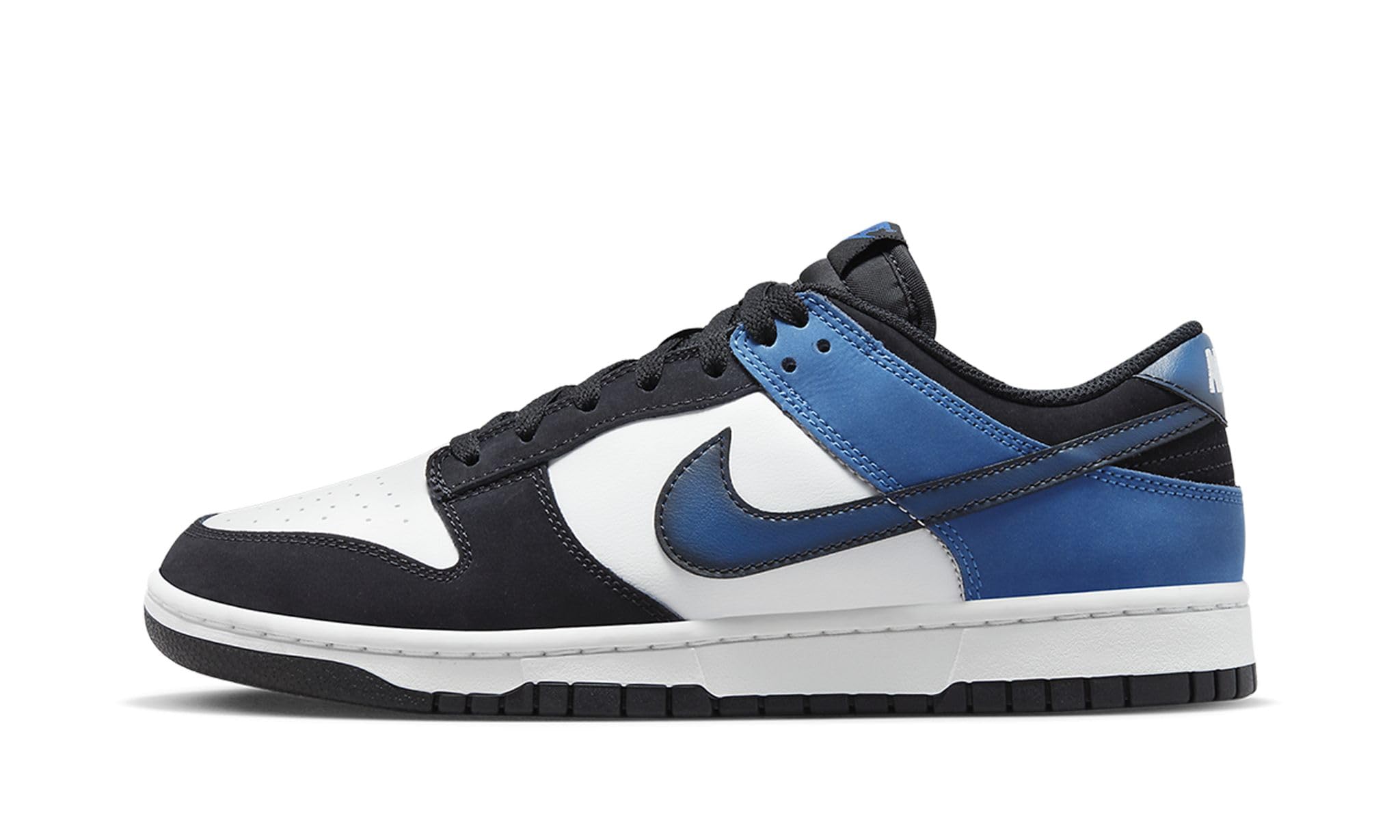 NIKE Men's Dunk LowSneaker