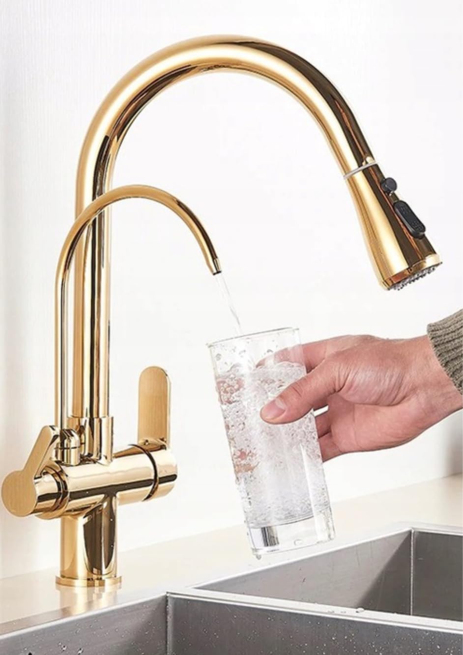 Armatura kuchenna Nordic z systemem filtra wody Aquaphor Crystal H, 3-drożna armatura z wyciąganą słuchawką, oddzielna wylewka do filtrowanej wody, obracana o 360°, 2 l/min (złota)