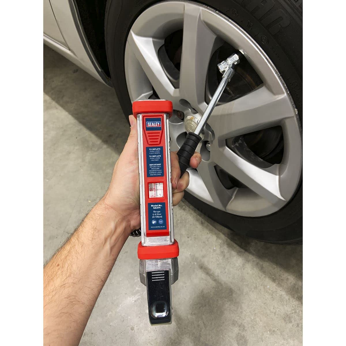 Sealey SA371 Gonfleur de Pneu avec Tuyau de 0,5 m et Double connecteur Poussoir