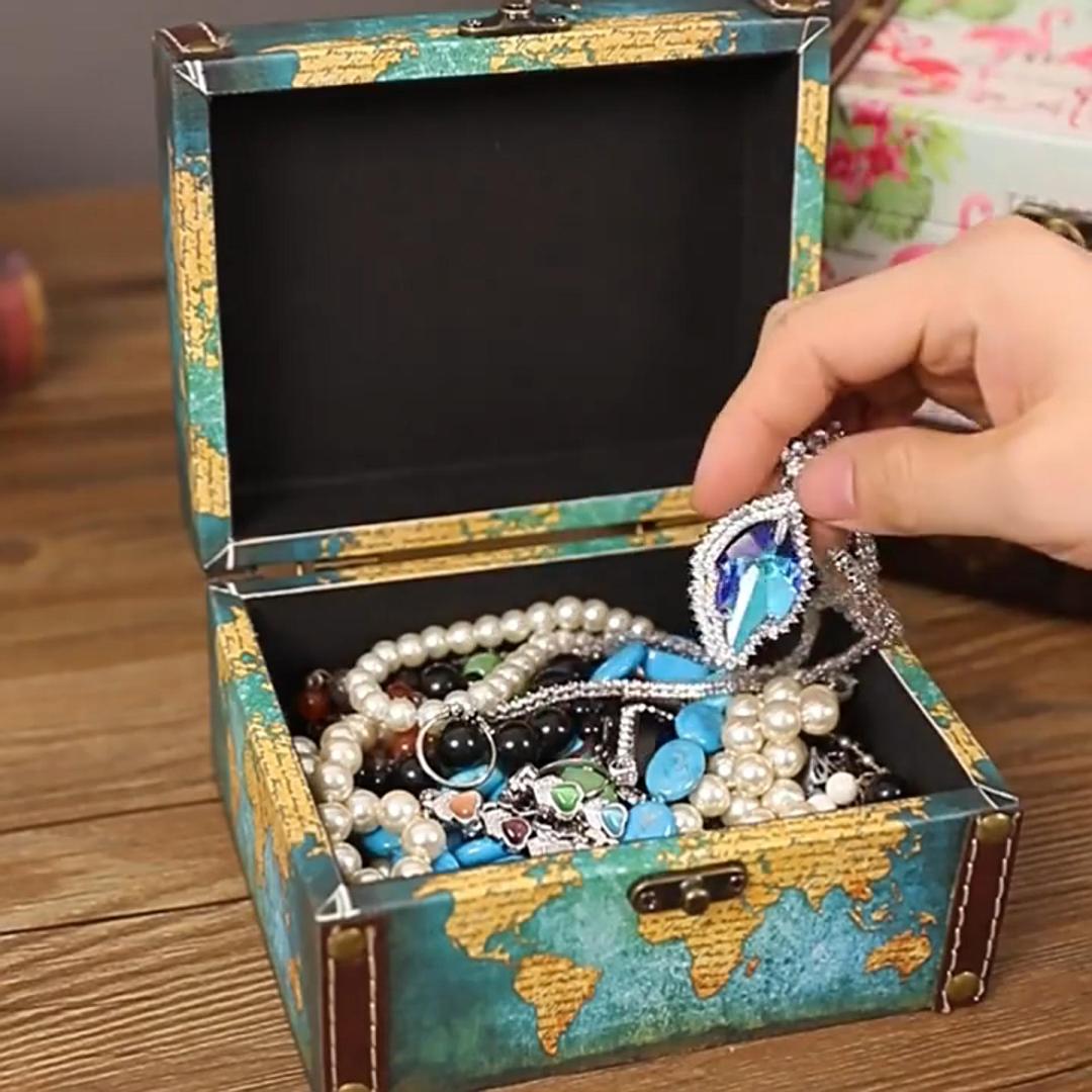 Wulachaka Caja de almacenamiento de dados mágicos medievales, caja de dados de madera estilo monstruo de mazmorra, caja de diablo, cofre del tesoro, organizador de baratijas, adorno de escritorio Wulachaka Caja de almacenamiento de dados mágicos medievales, caja de dados de madera estilo monstruo de mazmorra, caja de diablo, cofre del tesoro, organizador de baratijas, adorno de escritorio