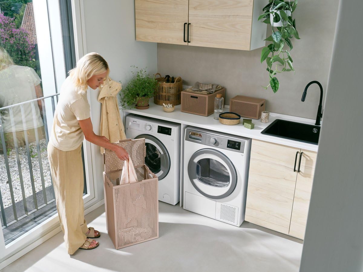 Curver Kaya Wäschekorb mit Deckel – 2er-Set – je 60 Liter – 38×29×58,5 cm – Warm Taupe – aus 70% recyceltem Kunststoff – mit Belüftung