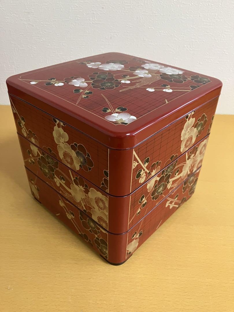赤い花模様の3段重箱お正月