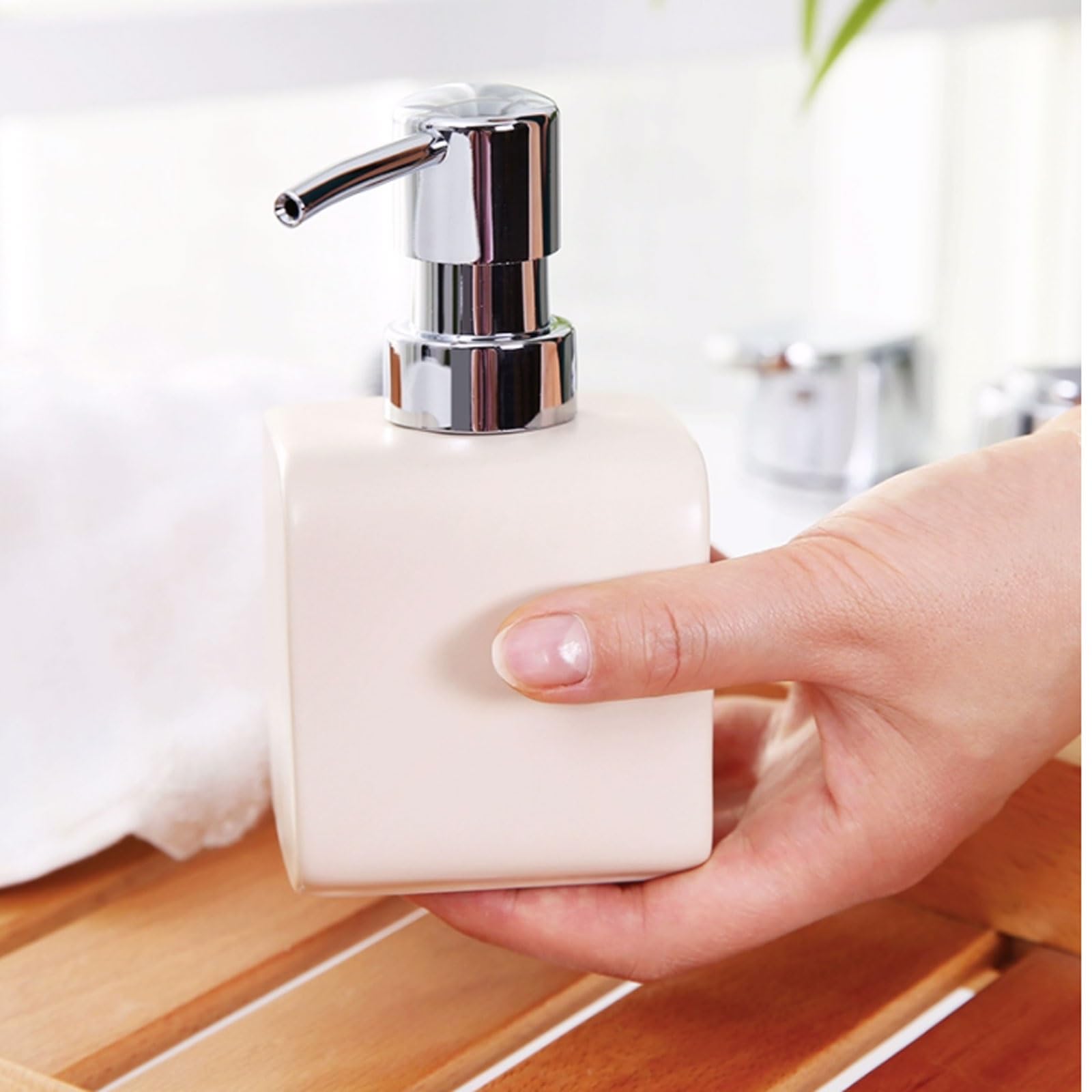 Ceramiczny dozownik mydła 238 ml z plastikową głowicą pompki, gładkie błyszczące wykończenie, zaokrąglone miękkie krawędzie, blat (Wei)