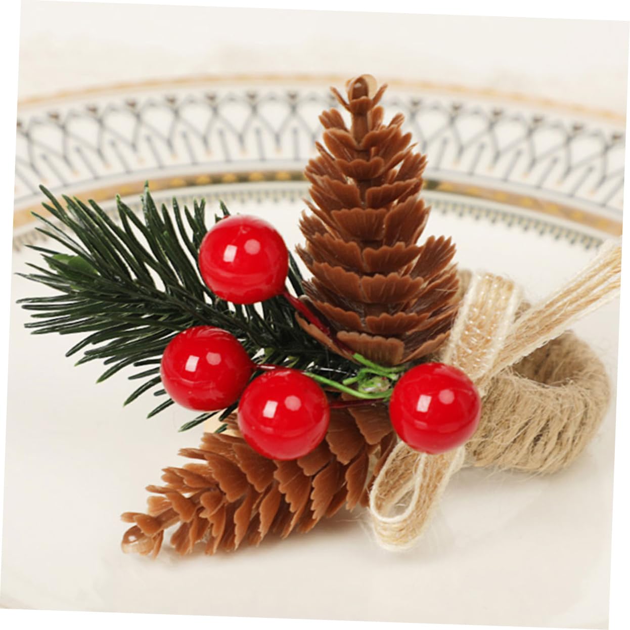 PRETYZOOM 12 Pièces Ronds De Serviette en Pomme De Pin Pinces à Serviettes pour Hôtel Rond De Serviette Ronds De Serviette De Noël Baies Noël Vaisselle De Lin