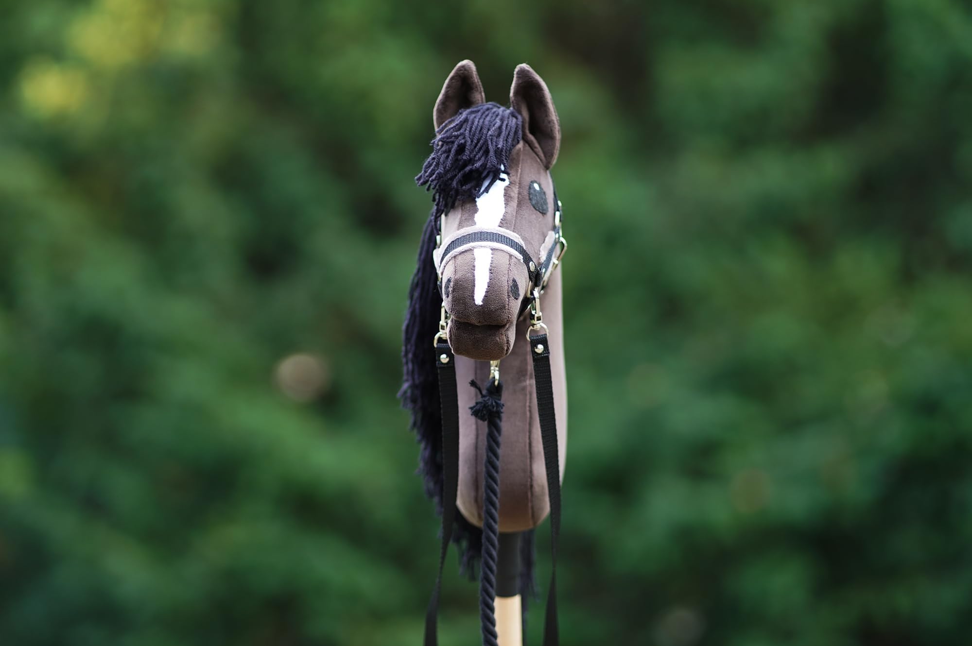 Hobby Horse Chestnut + Stick + Grullo Halter + Reins + Tether